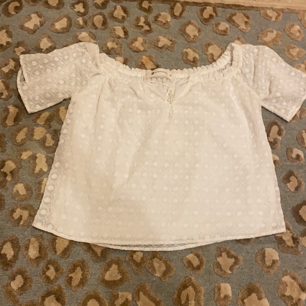 super cute white shirt!